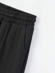 Bộ đồ nam 2 món, áo sơ mi tay ngắn cổ bẻ một hàng khuy màu trơn thời trang có túi + quần short cạp chun, trang phục thường ngày mùa hè, quà tặng ngày Valentine. - màu đen - Xem 9