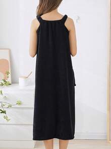 女士浴袍一件装，均码，柔软珊瑚绒面料，吸水性强，速干，适合居家、浴室、泳池等场所。这款柔软吸水的珊瑚绒浴袍可调节，适合女性和女孩穿着，轻盈柔软，是水疗、桑拿、游泳池的理想之选。 - 黑色 - 查看 9