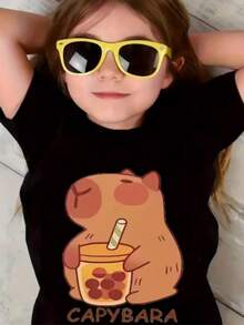 T-shirt Adorável com Estampa de Capivara a Beber Chá, Preto e Branco e Rosa, Top de Verão de Manga Curta e Fácil de Limpar, um Presente para Meninas - Preto - Visão 1