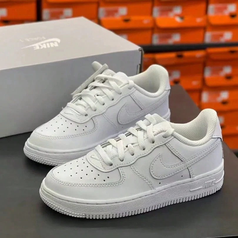 Nike Zapatillas deportivas de caña baja cómodas y versátiles para niños Air Force 1 - Blanco - Ver 1