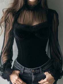 一件纯色针织蕾丝拼接透视荷叶边下摆女士黑色长袖衬衫，优雅蕾丝饰边时尚女士度假装，透视袖修身露脐上衣，适合海滩、夜间外出、度假、上学、日常穿着，春季、夏季、秋季皆宜。 - 黑色 - 查看 12