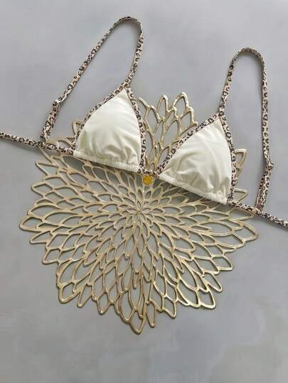 Traje de baño de una pieza estilo casual "Wave Kiss" para mujer, de unicolor aleatorio o top corto con estampado sexy, estilo de moda europeo y americano, adecuado para vacaciones de verano en la playa. Conjunto de sujetador decorado con estampado de leopardo orgulloso en color caqui, con accesorios dorados, se puede usar como prenda exterior en blanco