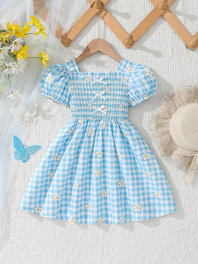 女童休闲连衣裙，格子和碎花印花图案，蝴蝶结装饰，方领泡泡袖，时尚甜美女童连衣裙，适合日常和户外活动穿着，夏季