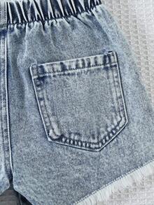 Bộ 2 món cho bé gái, gồm áo thun kẻ sọc mềm mại, thoáng khí và quần short denim dáng rộng thêu hình trái tim có tua rua, thích hợp mặc mùa hè. - Nhiều màu - Xem 7