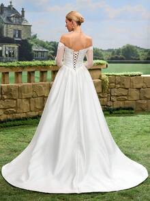 露肩奢华缎面婚纱，及地长裙设计，白色缎面长拖尾婚纱，教堂式婚纱，私密式婚纱 - 白色 - 查看 2