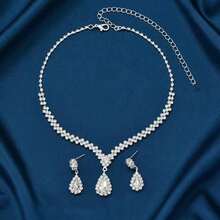 一套闪亮水晶首饰套装，时尚简约优雅的项链和耳环套装，适合搭配晚礼服、婚礼、生日派对、舞会等场合。 - 銀色 - 查看 9