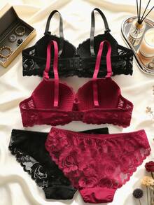 两套四件套欧美风女士内衣套装，包括带钢圈的超细纤维蕾丝文胸、不可拆卸衬垫罩杯、可调节肩带和低腰三角裤。 - 彩色 - 查看 3
