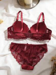 一套两件装欧美风女士内衣套装，包括一件带不可拆卸衬垫罩杯的超细纤维蕾丝文胸和一条配套的低腰内裤 - 酒紅色 - 查看 3