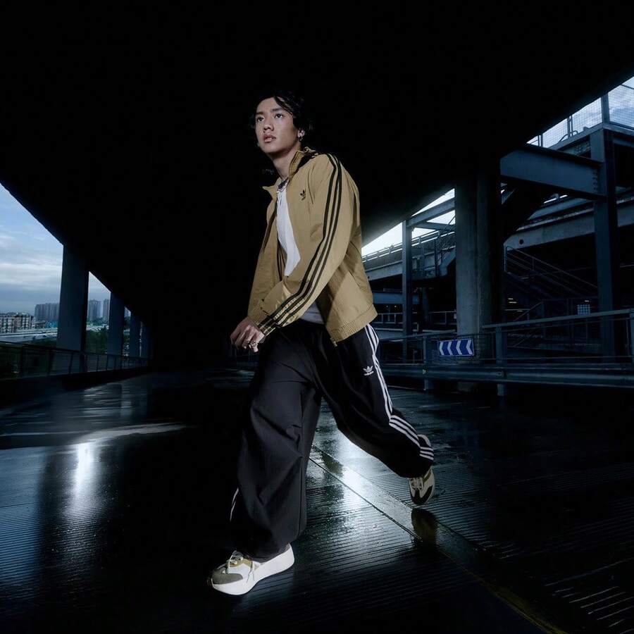 Adidas Originals 男士降落伞裤 KC2638 - 黑色 - 查看 1