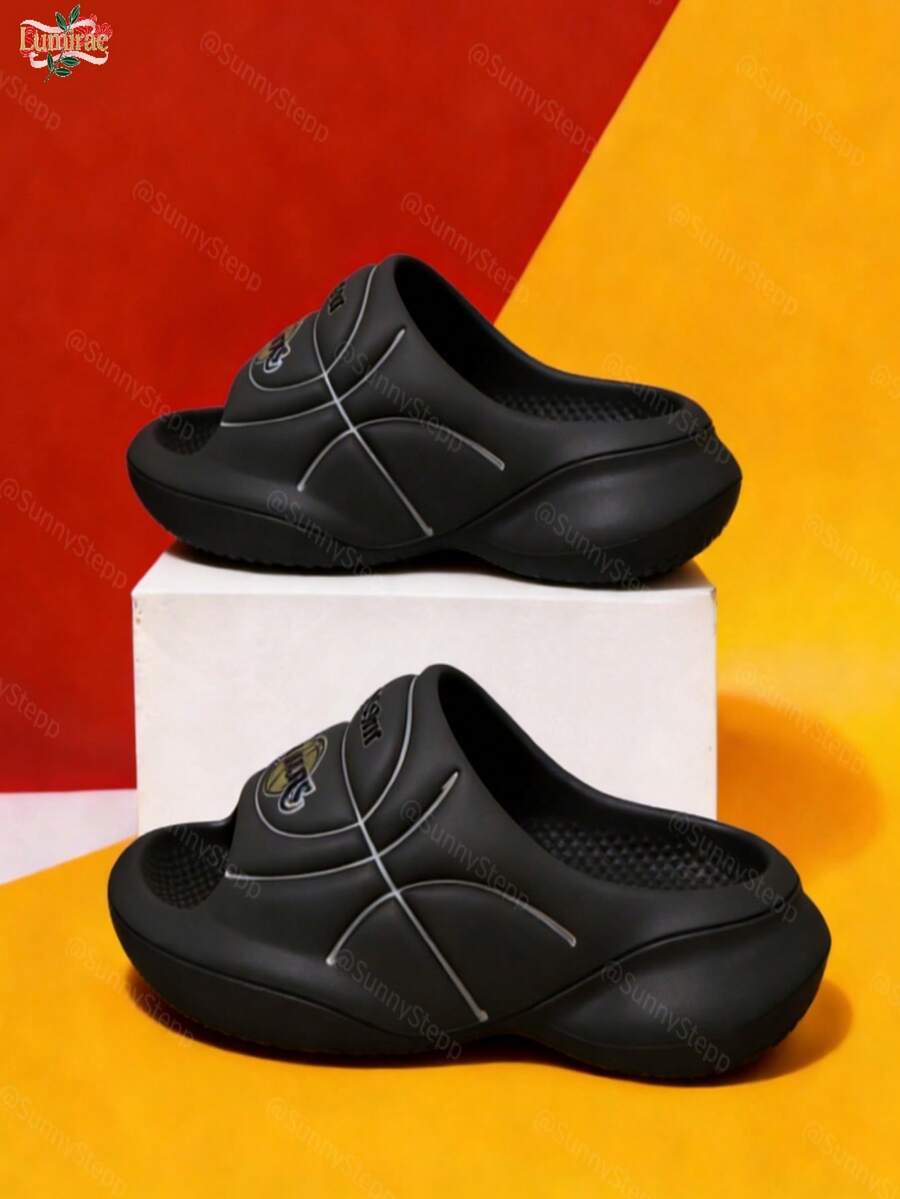 Chanclas Deportivas Hombre 2026 con Amortiguación y Diseño de Baloncesto, Antideslizantes Resistentes, Ideales para Gym, Post Entrenamiento y Ducha - Negro - Ver 1