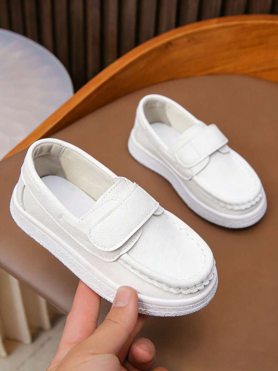 1 đôi giày lười trẻ em có khóa dán, thiết kế phối màu cổ điển, thoáng khí, chống trơn trượt, nhẹ và thoải mái, phù hợp cho bé trai và bé gái, thích hợp đi học và mặc hàng ngày, giày thể thao trẻ em màu trắng.