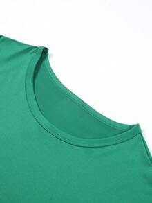 Disney Lady's T-Shirt, Featuring A Creative Cartoon Pattern Of The Disney Castle. Spring/Summer Style Women's Round-Neck T-Shirt. The Fabric Is Soft, Comfortable And Breathable, Suitable For Daily Wear, Shopping, Traveling, Parties, And When At Home. It Is Also Suitable As A Beautiful Gift. Every Lady Deserves To Own One. - màu xanh lá - Xem 3