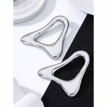 1 par de pendientes dorados exagerados y asimétricos con diseño calado para mujeres - Plateado - Ver 2