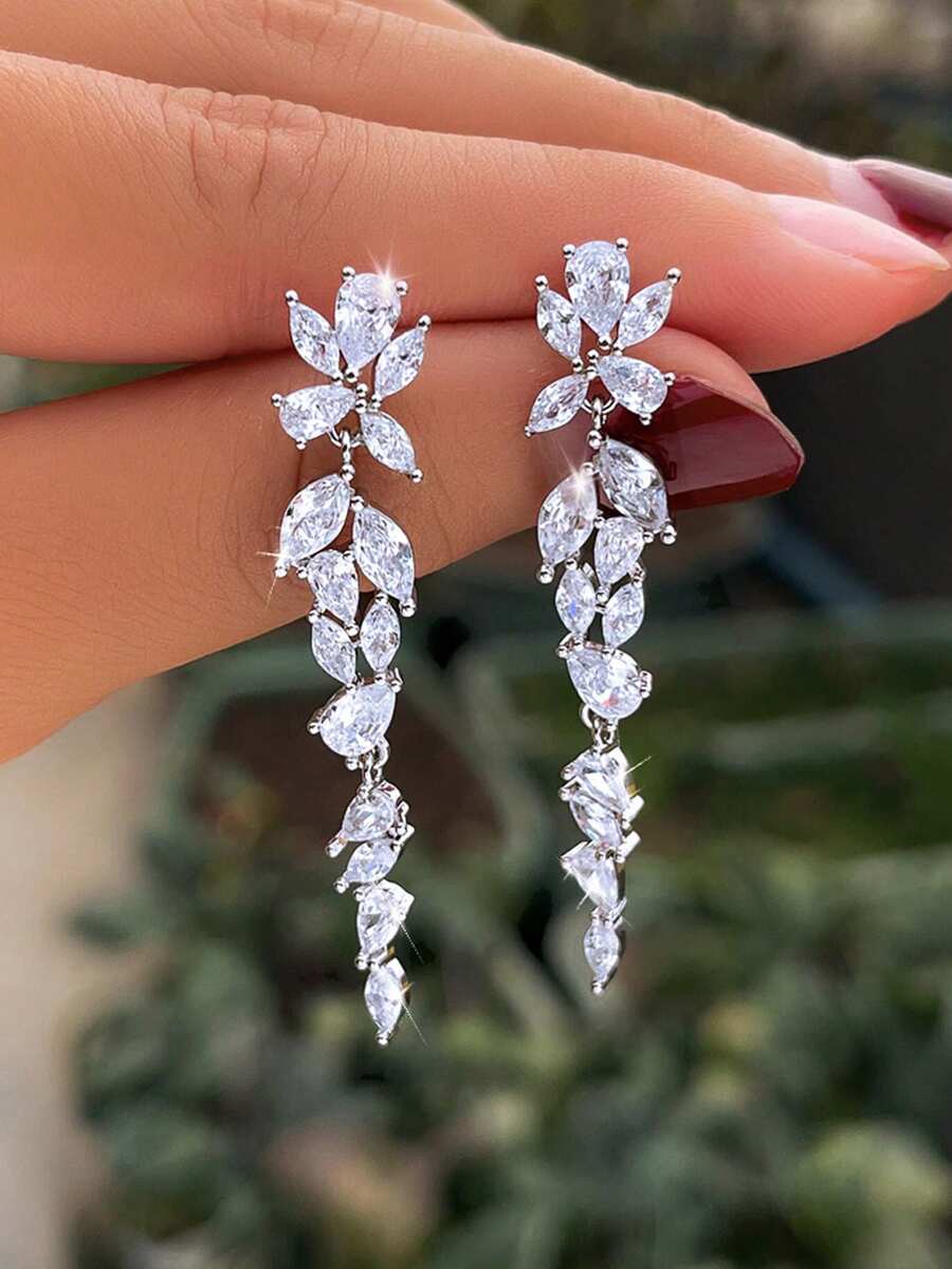 一对精致镀银长叶形立方氧化锆垂坠耳环，CZ水晶首饰，适合婚礼、订婚、宴会、派对、舞会、新娘、伴娘、女士礼物