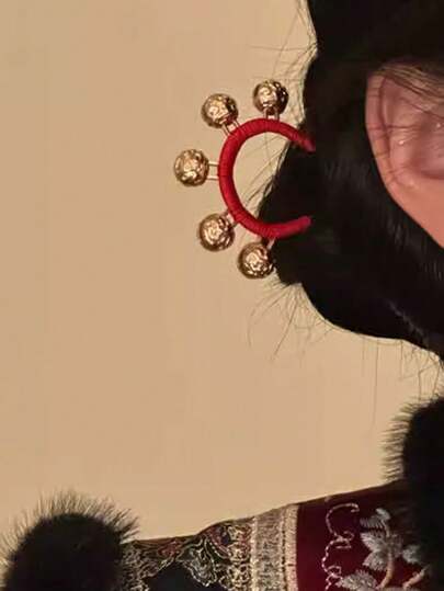 1个中国风复古红线金属铃铛发夹，可作连衣裙、旗袍、汉服、夏季、假日、旅行的装饰