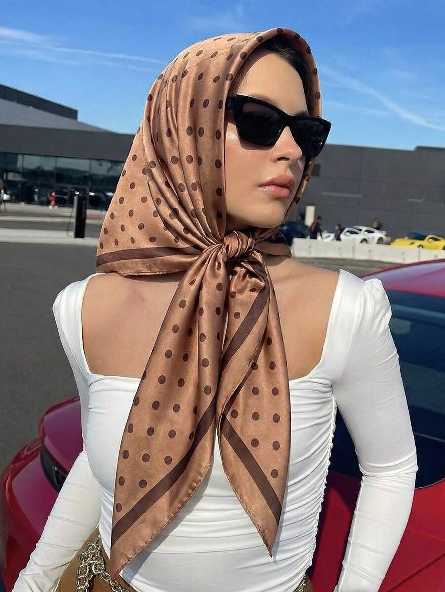 1条波西米亚风波点印花缎面头巾，时尚户外头巾或发饰，适合春夏佩戴，也可作围巾、发带或发圈使用，是秋冬装扮的理想配饰。 - 杏色 - 查看 1