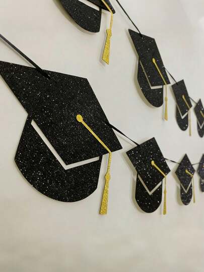 Black Glitter Graduation Banner, Black Graduation Cap With Golden Hat Tassel Banner, Glitter Black Graduation Cap, Used For Graduation Season Celebration Party Decoration, Graduation Background Decoration, Hanging Graduation Cap, Class Of 2026 Graduation Party Decorations