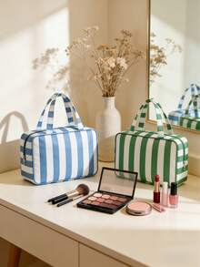1个条纹化妆包，双色条纹洗漱包，简约多功能收纳包，拉链大开口便携旅行包。这款化妆包可收纳化妆品、口红、卫生巾、化妆刷、零钱、钥匙、耳机、耳塞、耳机线及其他配件。这款化妆包兼旅行收纳包适合女性和女孩使用。 - 彩色 - 查看 2