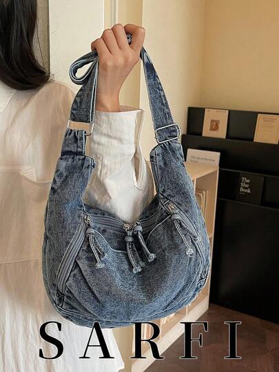 هذه حقيبة كتف نسائية باللون الأزرق الداكن مزودة بأكثر من سحاب وتفاصيل سحاب لافتة للنظر. مصنوعة من الدنيم الخالص، وهي مثالية للتنقل وتخزين العناصر الكبيرة. إن إغلاق السحاب والطراز الجينز يجعلها هدية مناسبة للأصدقاء، بالإضافة إلى التسوق والمواعيد والتنقل والتصوير والرحلات العمل والسفر.