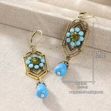 一对复古法式几何镂空花朵吊坠耳环，镶嵌绿色合成锆石，优雅的配饰，也是送给她的完美惊喜礼物。 - 藍色 - 查看 7