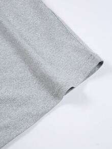 Disney Lady's T-Shirt, Featuring A Mickey Mouse Line Cartoon Pattern Print. Spring/Summer Style Women's Round-Neck T-Shirt. The Fabric Is Soft, Comfortable And Breathable, Suitable For Daily Wear, Shopping, Traveling, Parties, And When At Home. It Is Also Suitable As A Beautiful Gift. Every Lady Deserves To Own One. - 灰色 - 查看 5