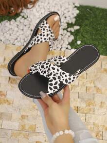 2026 Summer New Fashion Black & White Leopard Print Criss-Cross Sandals For Women, Retro Leopard Print Slides, Versatile Flat Strap Slippers, Black & White Leopard Print Sandals To Highlight Your Outfit - Black and White - View 1