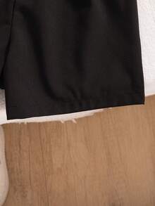 Set de 2 piezas de top sin mangas con cuello en V con estampado de rayas y lazo, y pantalones cortos rectos con volantes en el bajo, para niñas, estilo casual, para primavera/verano - Negro - Ver 10