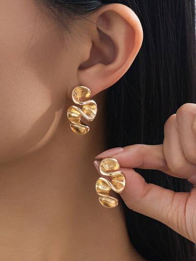 1 Pair Elegant Minimalist 3D Ruffle Ribbon Floral Stud Earrings, Suitable For Daily Commute Outfit And Gift