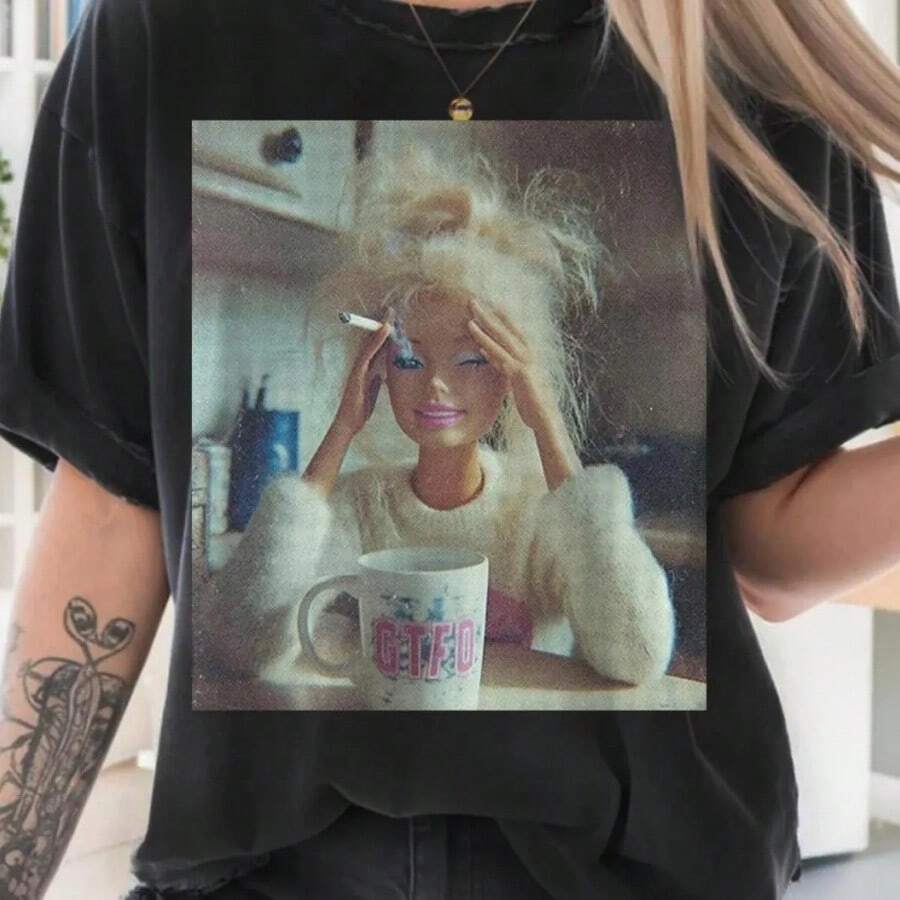 Funny Distressed Doll Face Meme Shirt Cadeau Voor Vrouw, Shirt Sarcastisch Pop Gezicht, Shirt Viral Internet, Cringy Shirts, Losgeslagen Innapropriate Tee - 黑色 - 查看 1