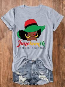Juneteenth-Ish Since 1865 Stylized Curly Hair Wide Brimmed Hat Gold Hoop Earrings Red Lipstick Graphic Shirt Casual Crew Neck Cotton Tee Summer Breathable Cute Casual Style Versatile Casual Style Juneteenth - 淺灰色 - 查看 7