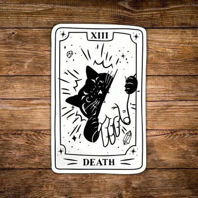 Tarjeta de tarot de gato espeluznante de 3 pulgadas para amantes de los gatos, pegatina de gato negro brujo para portátiles, botellas de agua, cuadernos, iPads y tazas, para estudiantes, maestros y personas amantes de los libros que aman la magia, el misterio y los hechizos acogedores, regalo perfecto para cualquiera obsesionado con los gatos negros, el tarot y la estética de la bruja literaria