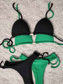 Set Of 2 Triangle Bikini Tops With Padded Cups And Double String Semi-Thong With Knot Detail For Beach And Vacation - Đen và Xanh lá - Xem 2