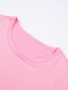 Disney Lady's T-Shirt, Featuring A Creative Cartoon Pattern Of The Disney Castle. Spring/Summer Style Women's Round-Neck T-Shirt. The Fabric Is Soft, Comfortable And Breathable, Suitable For Daily Wear, Shopping, Traveling, Parties, And When At Home. It Is Also Suitable As A Beautiful Gift. Every Lady Deserves To Own One. - 粉色 - 查看 3