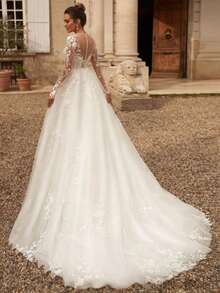 Enchanting Sheer Neck Lace Long Sleeve 3D Lace Appliqué Tulle A-Line Wedding Dress With Train, Wedding Dresses For Bride, Elegant And Comfortable, Includes Plus Sizes, Bridal Gown, Formal Dresses For Women, Suitable For Wedding, Party, Vacation, Bride, Formal Occasions, Dinner Dress, Prom Dress, After-Party Dress, Homecoming Dress, Cocktail Party, Birthday Party, Celebration, Gala, Festival, Ceremony - 白色 - 查看 4