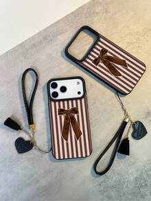 1个复古时尚个性化棕色条纹蝴蝶结设计防水防震防滑高品质压纹软质手机壳 + 时尚心形仿皮挂绳手链，兼容苹果手机，是送给朋友、家人、情侣、生日、节日的绝佳礼物。 - 彩色 - 查看 4