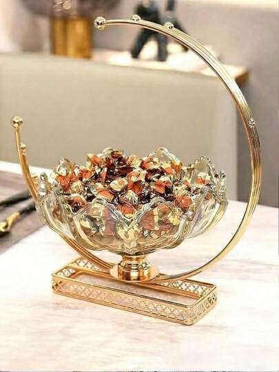 这款高端金属玻璃水果碗适用于酒店、家居、餐厅、俱乐部等场所。它是送给女性、母亲的绝佳礼物，也是乔迁新居的理想之选。可作为餐桌的中心装饰。