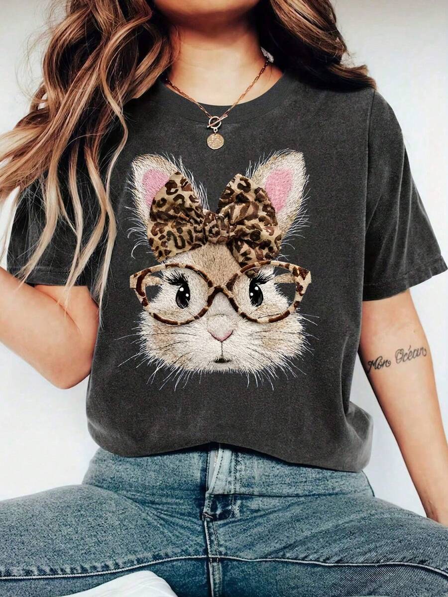 女士圆领T恤，休闲度假之选，舒适透气面料，适合春夏出行，宽松版型，修饰身形，是假日旅行的理想之选。休闲百搭。 - 深灰色 - 查看 1