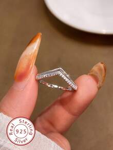 1枚S925纯银简约设计戒指，优雅女士饰品，适合日常佩戴 - 雙層V型鑲鑽戒指 - 查看 2