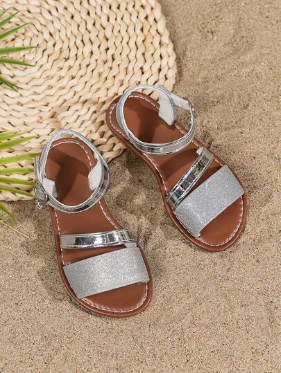 A Pair Of Bright-Colored Gretel Children's Sandals, Perfect For Summer Wear. Roman-Style Sandals, Bohemian-Style Sandals. Boys' And Girls' Beach Sandals, Boys' And Girls' Sandals, Children's Hook And Loop Sandals, Beach Shoes And Children's Shoes.