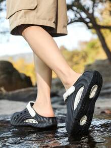 Summer New Thick Sole Closed Toe Sandals | Lightweight Soft Bottom Non-Slip Outdoor Slippers | Men's Breathable Beach Flip Flops - Black and White - View 7