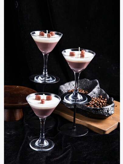 直径9厘米/3.5英寸，高15厘米/5.9英寸的咖啡香氛玻璃烛台，浪漫优雅，是秋冬季理想的家居装饰，也是馈赠亲友和情侣的绝佳礼物。适用于聚会、婚礼、女士瑜伽和水疗等场合，营造浪漫的烛光晚餐氛围，是生日礼物的理想之选，也适合圣诞节、情人节和其他节日。