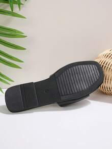 Women's Slip-On Slippers, Summer New Pig Nose Buckle Decor Black Slides, Comfortable Casual Outdoor Wear Flat Sandals, Fashionable Minimalist Design - Black - View 4
