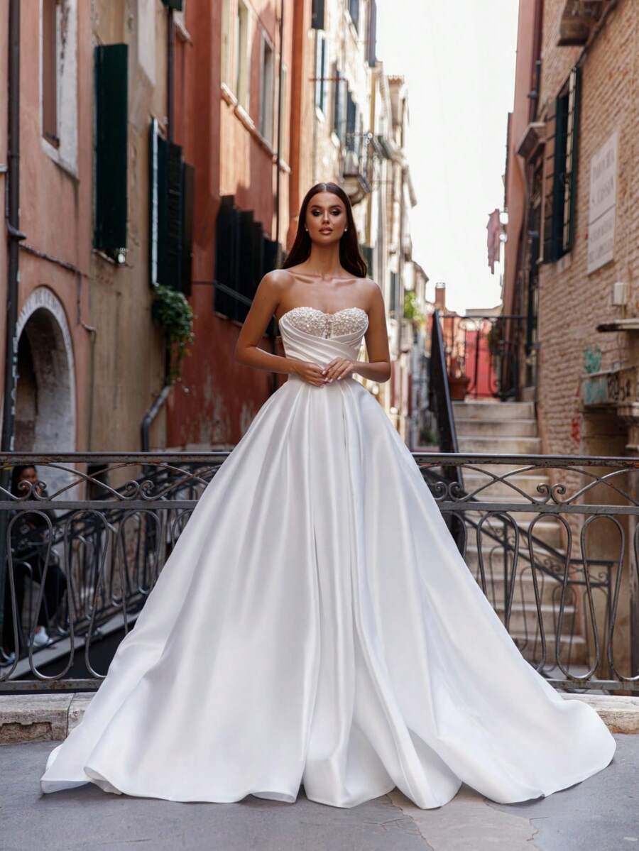 Charming Strapless Sweetheart Beaded Bodice Satin Ballgown Wedding Gown With Sweeping Train, Wedding Dresses For Bride, Elegant And Comfortable, Includes Plus Sizes, Bridal Gown, Formal Dresses For Women, Suitable For Wedding, Party, Vacation, Bride, Formal Occasions, Dinner Dress, Prom Dress, After-Party Dress, Homecoming Dress, Cocktail Party, Birthday Party, Celebration, Gala, Festival, Ceremony, White - 白色 - 查看 1
