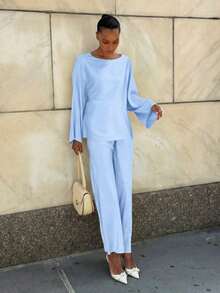 Bộ đồ 2 món thanh lịch, phù hợp đi làm và mặc thường ngày, chất liệu satin bóng mượt như lụa, thích hợp cho mùa xuân. - Màu xanh lam - Xem 2