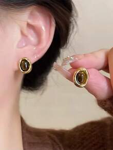 1 Pair 14K Gold Plated Stainless Steel High-End Tiger's Eye Stone Earrings, Irregular Shape, Niche Elegant Fashion Versatile Earrings For Women - Gold - View 3