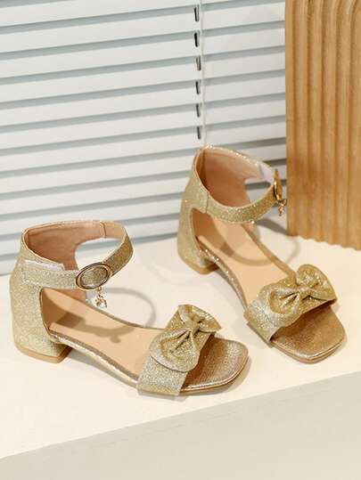 1双夏季新款女童高跟装饰凉鞋，女童高跟舞蹈鞋，学生演出及日常穿着凉鞋