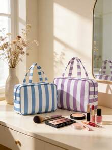 1个条纹化妆包，双色条纹洗漱包，简约多功能收纳包，拉链大开口便携旅行包。这款化妆包可收纳化妆品、口红、卫生巾、化妆刷、零钱、钥匙、耳机、耳塞、耳机线及其他配件。这款化妆包兼旅行收纳包适合女性和女孩使用。 - 彩色 - 查看 9