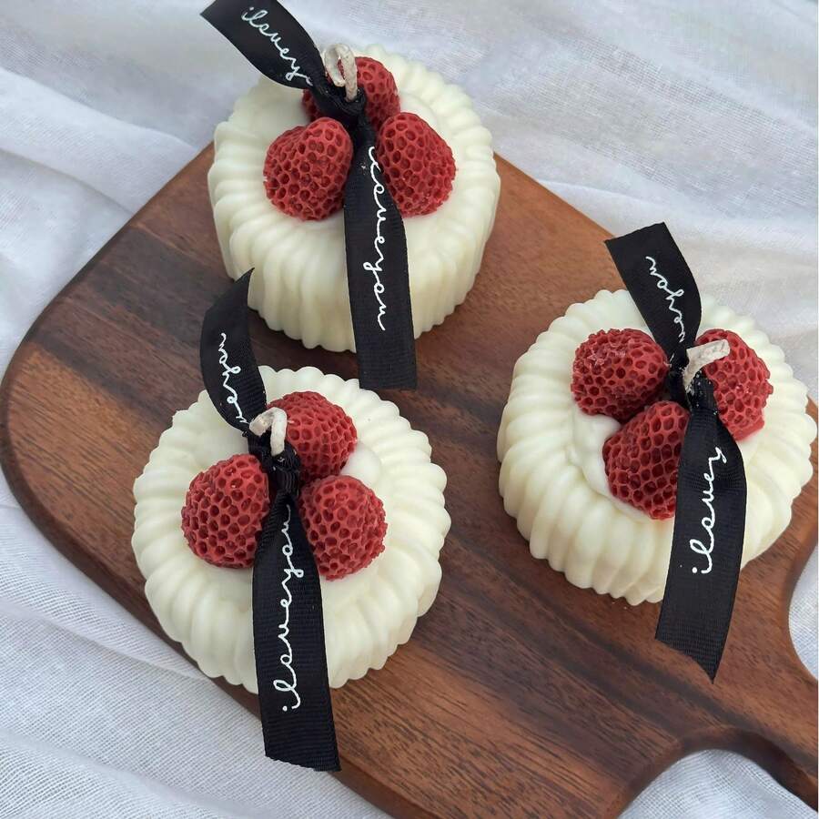 INS 裱花奶油草莓蛋糕香氛蜡烛，生日礼物，摄影道具，香氛，仿真水果 - 均碼 - 查看 1