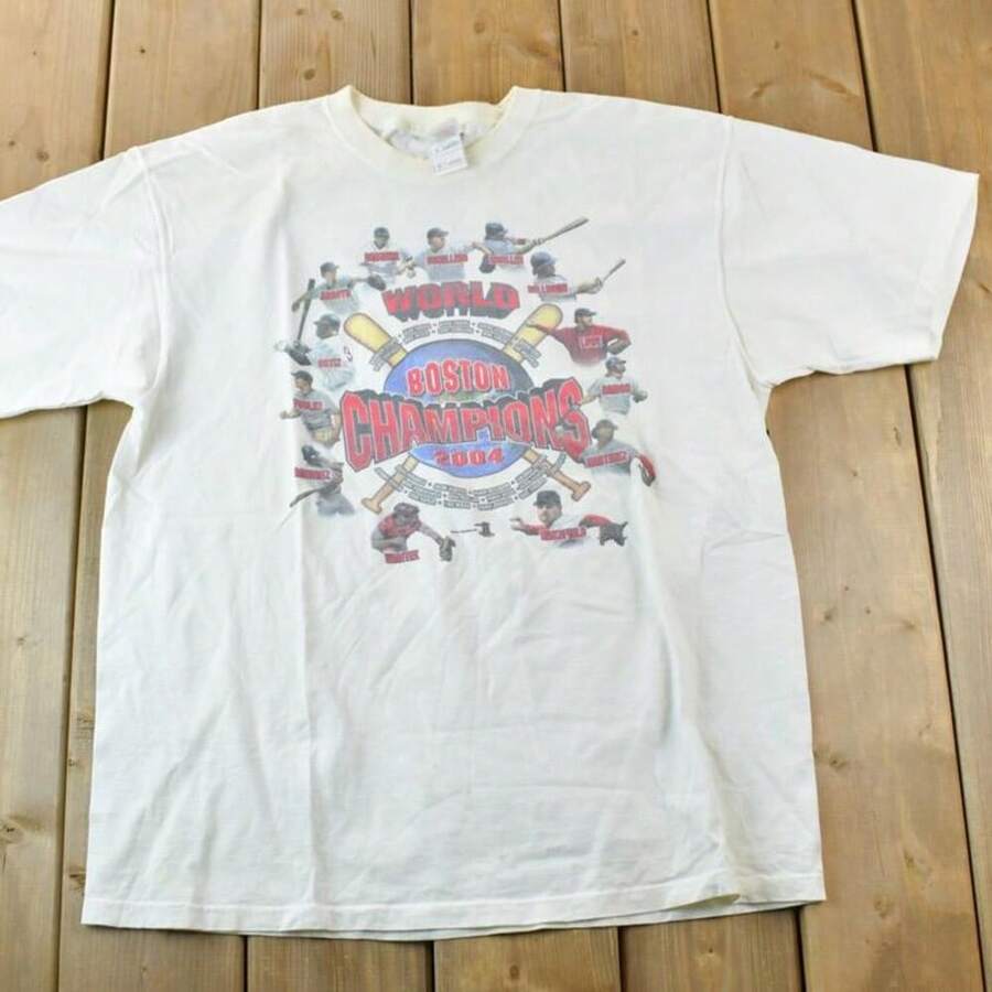 Vintage 2004 Bostons Red Sox World Series Champions MLBs Graphic T-Shirt _ Made In USA _ Single Stitch _ MLBs Baseball _ 90s Streetwear. - trắng - Xem 1