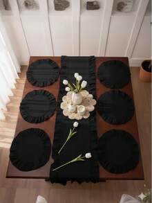 Set da 7 pezzi con volant - 1 centrotavola (40x140 cm) - 6 tovagliette (35 cm) - Disegno con bordi ovali - Realizzato in Turchia - nero - Visualizzare 1